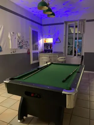 Billard dans l'établissement Grande chambre familliale pour 4 à 5 personnes