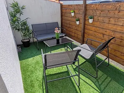 Terrasse ou espace extérieur de l'établissement Duplex atypique à La Rochelle avec parking privatif