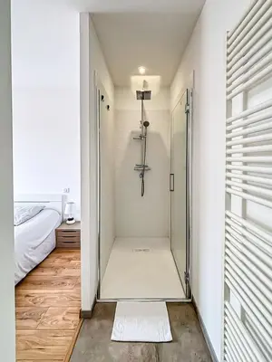 Salle de bains dans l'établissement Galets Blancs, 10 min du port, 2 parkings