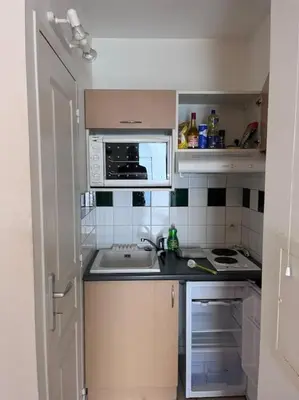 Cuisine ou kitchenette dans l'établissement Manon, 2 pièces, Wifi, coeur historique, calme, central