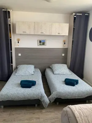 Un ou plusieurs lits dans un hébergement de l'établissement Charmant appartement cosy