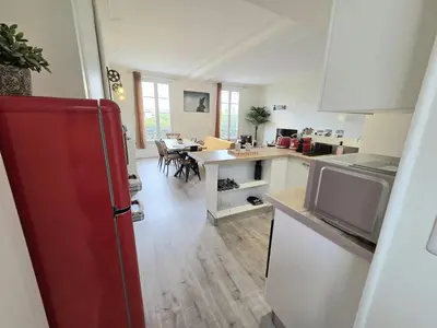 Cuisine ou kitchenette dans l'établissement Bel appartement plein coeur d'Angoulême