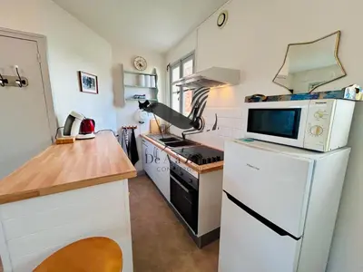 Cuisine ou kitchenette dans l'établissement L'Albatros - Situé en plein coeur de ville