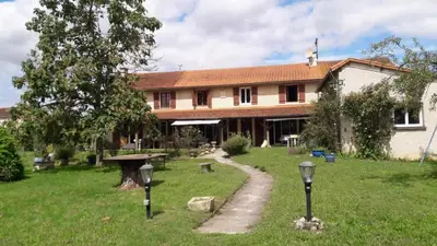 Jardin de l'établissement Spacious house with large garden in Valdivienne