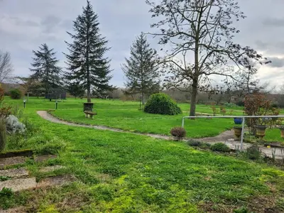 Jardin de l'établissement Spacious house with large garden in Valdivienne
