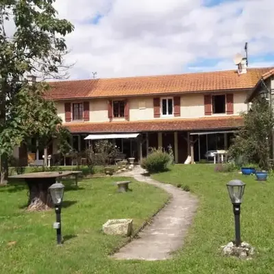 Spacious house with large garden in Valdivienne