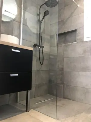 Salle de bains dans l'établissement 20mètres Plage - Maison -Jacuzzi - Wifi - Terrasse