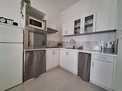 Cuisine ou kitchenette dans l'établissement T2 Coeur de Ville - Casa Burot