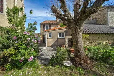 Jardin de l'établissement Maison de bourg avec jardin