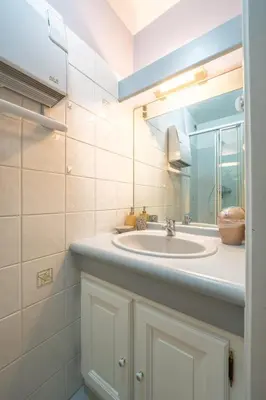 Salle de bains dans l'établissement La Rochelle en famille - 5 personnes