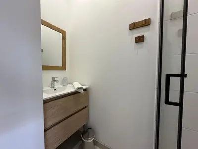 Salle de bains dans l'établissement Chez Camille & Emma - Climatisé