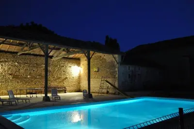 Piscine de l'établissement Limort Farmhouse ou située à proximité