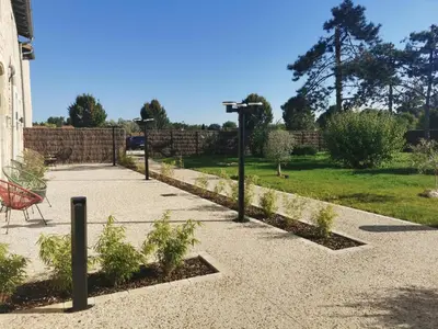 Jardin de l'établissement Logis Hôtel Domaine du Vieux Porche
