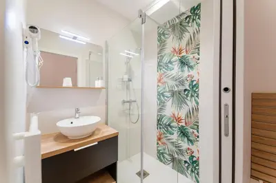 Salle de bains dans l'établissement Logis Hôtel Domaine du Vieux Porche