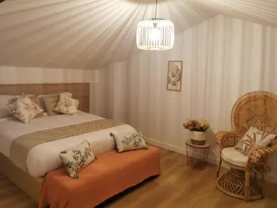 Un ou plusieurs lits dans un hébergement de l'établissement Logis Hôtel Domaine du Vieux Porche
