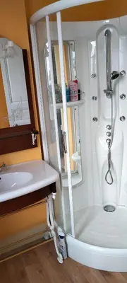 Salle de bains dans l'établissement B&B Chateau La Séchère