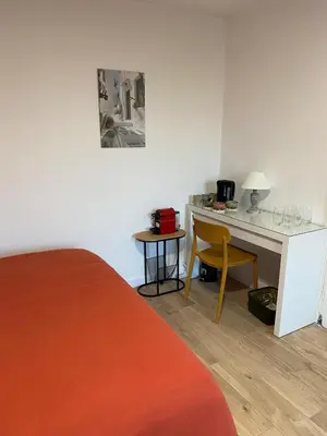 Cuisine ou kitchenette dans l'établissement Chambre familiale indépendante avec salle de bain privée