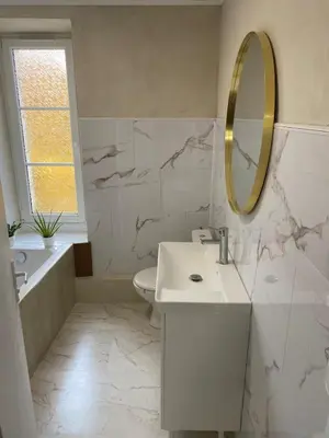 Salle de bains dans l'établissement Chambre familiale indépendante avec salle de bain privée