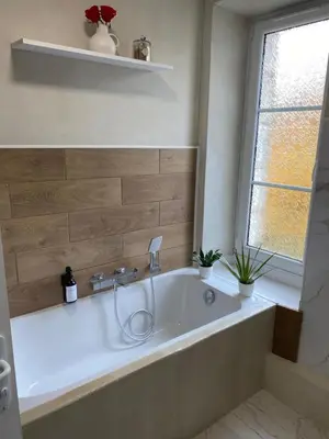 Salle de bains dans l'établissement Chambre familiale indépendante avec salle de bain privée