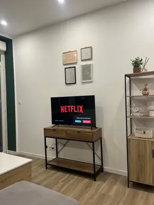 Télévision ou salle de divertissement dans l'établissement Écrin des nuages