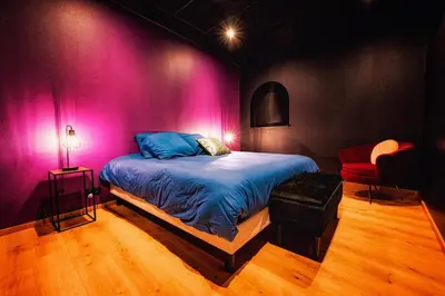 Un ou plusieurs lits dans un hébergement de l'établissement La Parenthèse Jacuzzi sauna privatif Cognac