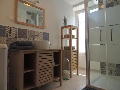 Salle de bains dans l'établissement Jolie maison 3 étoiles entièrement rénovée