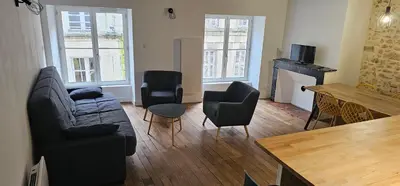 Cuisine ou kitchenette dans l'établissement t2 ultra centre Poitiers 50m carrés