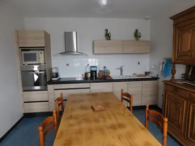 Cuisine ou kitchenette dans l'établissement Gîte MMR 6 places avec cour clôturée