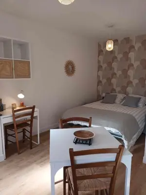 Un ou plusieurs lits dans un hébergement de l'établissement Studio 4 Calme et Moderne Proche des Thermes