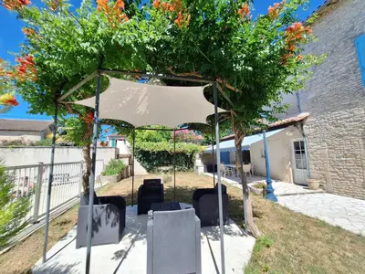 Jardin de l'établissement gîte l'ouche de mai