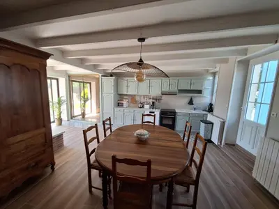 Cuisine ou kitchenette dans l'établissement gîte l'ouche de mai