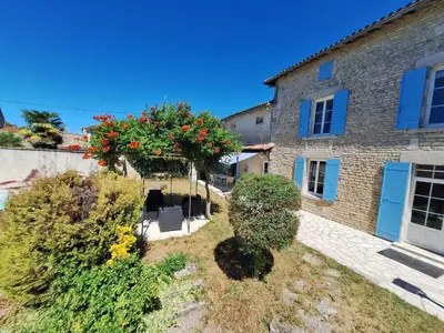 Jardin de l'établissement gîte l'ouche de mai