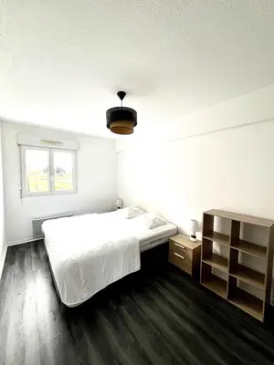 Un ou plusieurs lits dans un hébergement de l'établissement Aigues Marines - Appartement spacieux avec parking et terrasse