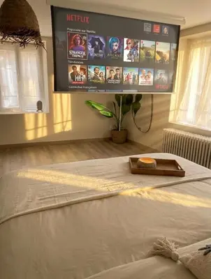 Un ou plusieurs lits dans un hébergement de l'établissement 1-Cinema apartment 10 min from Futuroscope