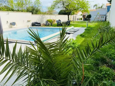 Piscine de l'établissement Villa L'Oasis ou située à proximité