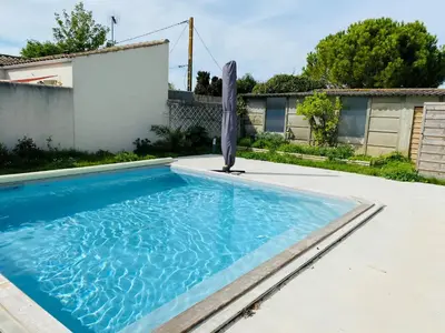 Piscine de l'établissement Villa L'Oasis ou située à proximité