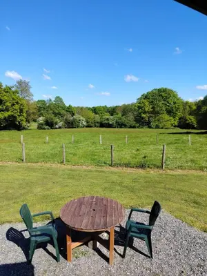 Jardin de l'établissement La roulotte de Rochavelle