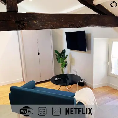 Télévision ou salle de divertissement dans l'établissement Studio Nid Urbain