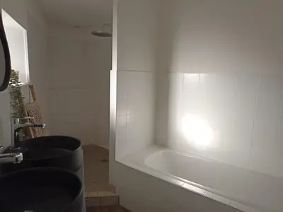 Salle de bains dans l'établissement Gîte Bellebouche