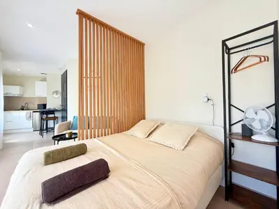 Un ou plusieurs lits dans un hébergement de l'établissement Studio cosy à 2 pas de l'Espace Carat