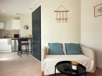 Cuisine ou kitchenette dans l'établissement Studio cosy à 2 pas de l'Espace Carat