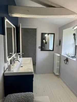 Salle de bains dans l'établissement Au clos des hirondelles
