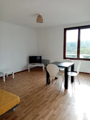 Télévision ou salle de divertissement dans l'établissement Appart 1 chambre Montmorillon 12