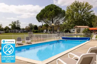 Piscine de l'établissement ZEcamping 3 animaux acceptés piscine et restaurant ou située à proximité