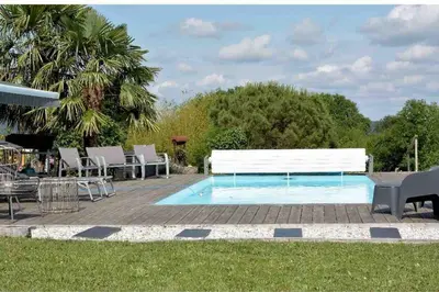 Piscine de l'établissement Gîte à la campagne, piscine classé trois-étoiles N2 ou située à proximité