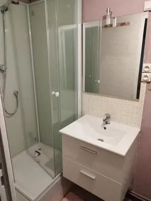 Salle de bains dans l'établissement Espace Fakayo