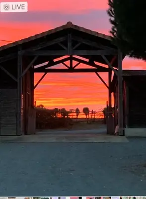Lever ou coucher de soleil vu de la maison de vacances ou à proximité