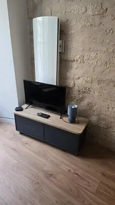 Télévision ou salle de divertissement dans l'établissement Le Banksy hyper centre avec terrasse