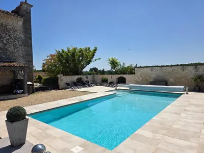 Piscine de l'établissement Le Logis ou située à proximité