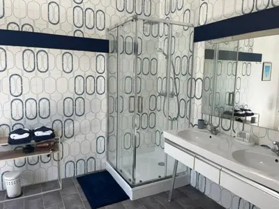 Salle de bains dans l'établissement Château de La Grange